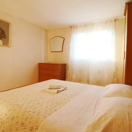 Lana & Ema 아파트 닌