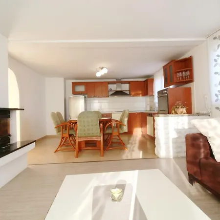 アパート Lana & Ema *