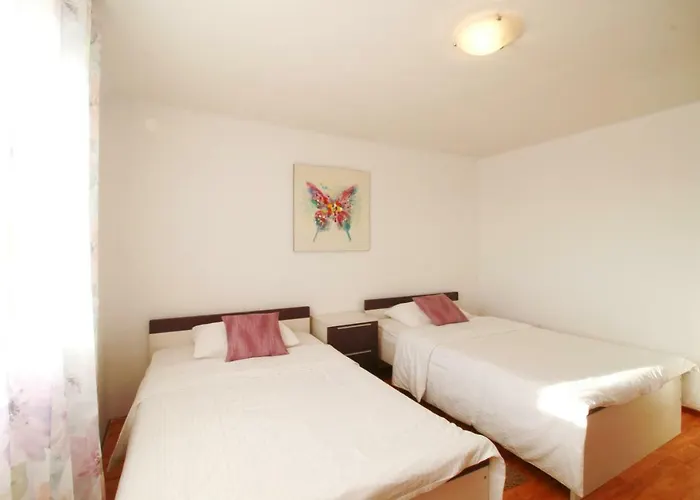 Lana & Ema 아파트