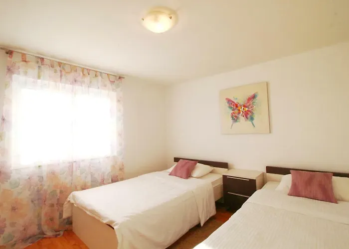 Lana & Ema 아파트 *