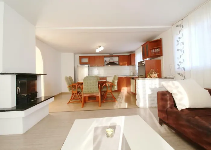 아파트 Lana & Ema *